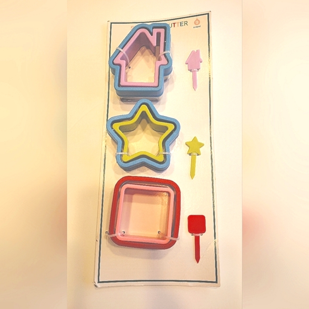 Target Bullseye Sandwich cutter set of 9 pieces with home, star square shapes